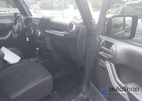 2017 Jeep Wrangler Unlimited Sahara 4X4 z USA, uszkodzony, nr VIN 1C4HJWEG5HL677421